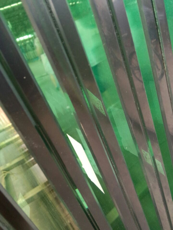 জানালা দরজা  এবং সিঁড়ির রেলিংয়ের জন্য 8 10 12 মিমি স্বচ্ছ টেম্পারড বিল্ডিং শক্ত ল্যামিনেটেড নিরাপত্তা গ্লাস